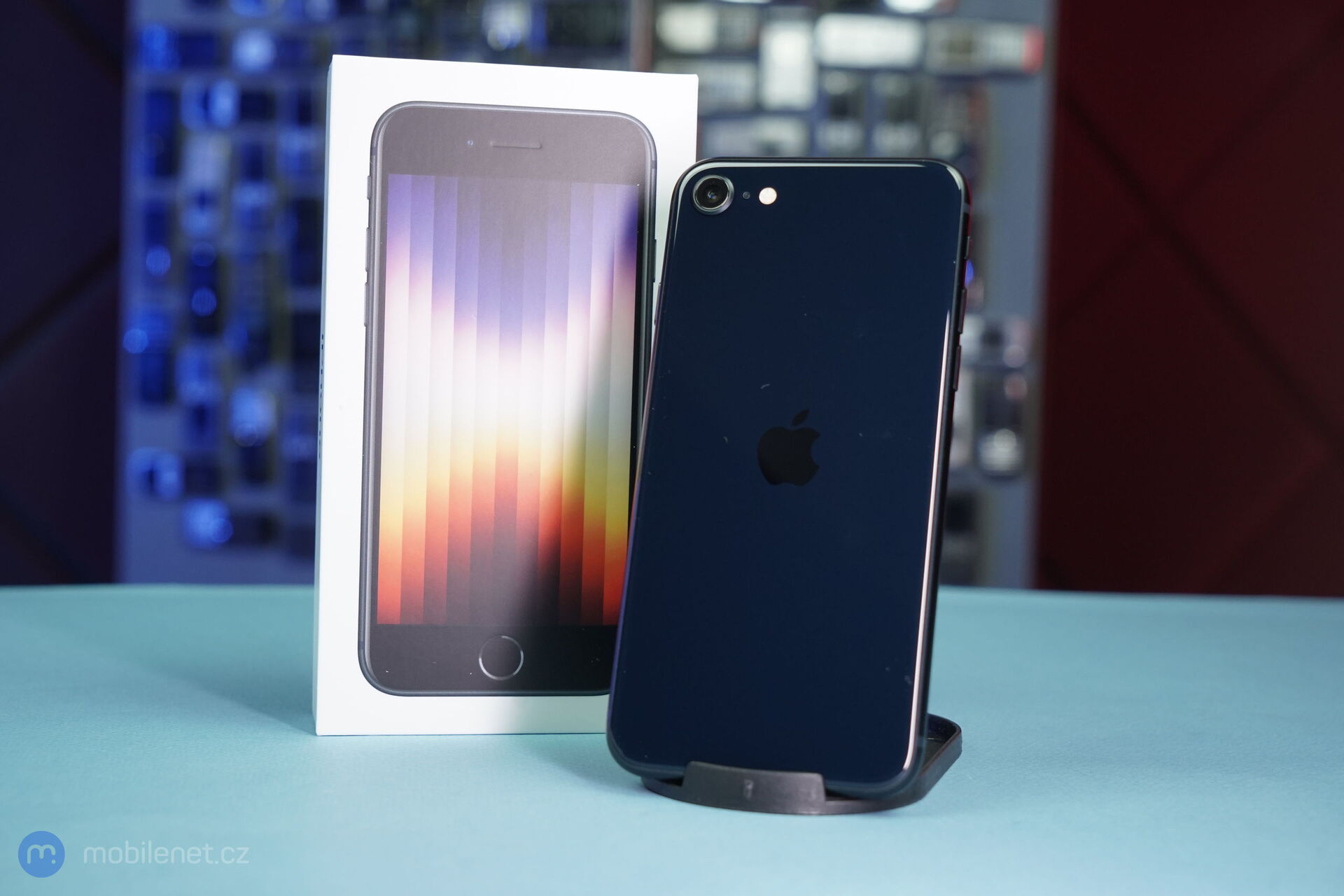 Apple iPhone SE (2022)