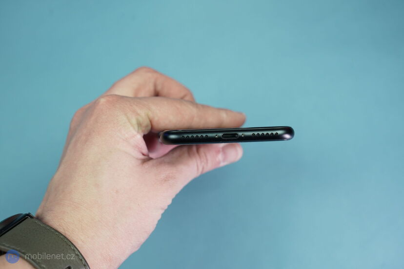 Apple iPhone SE (2022)