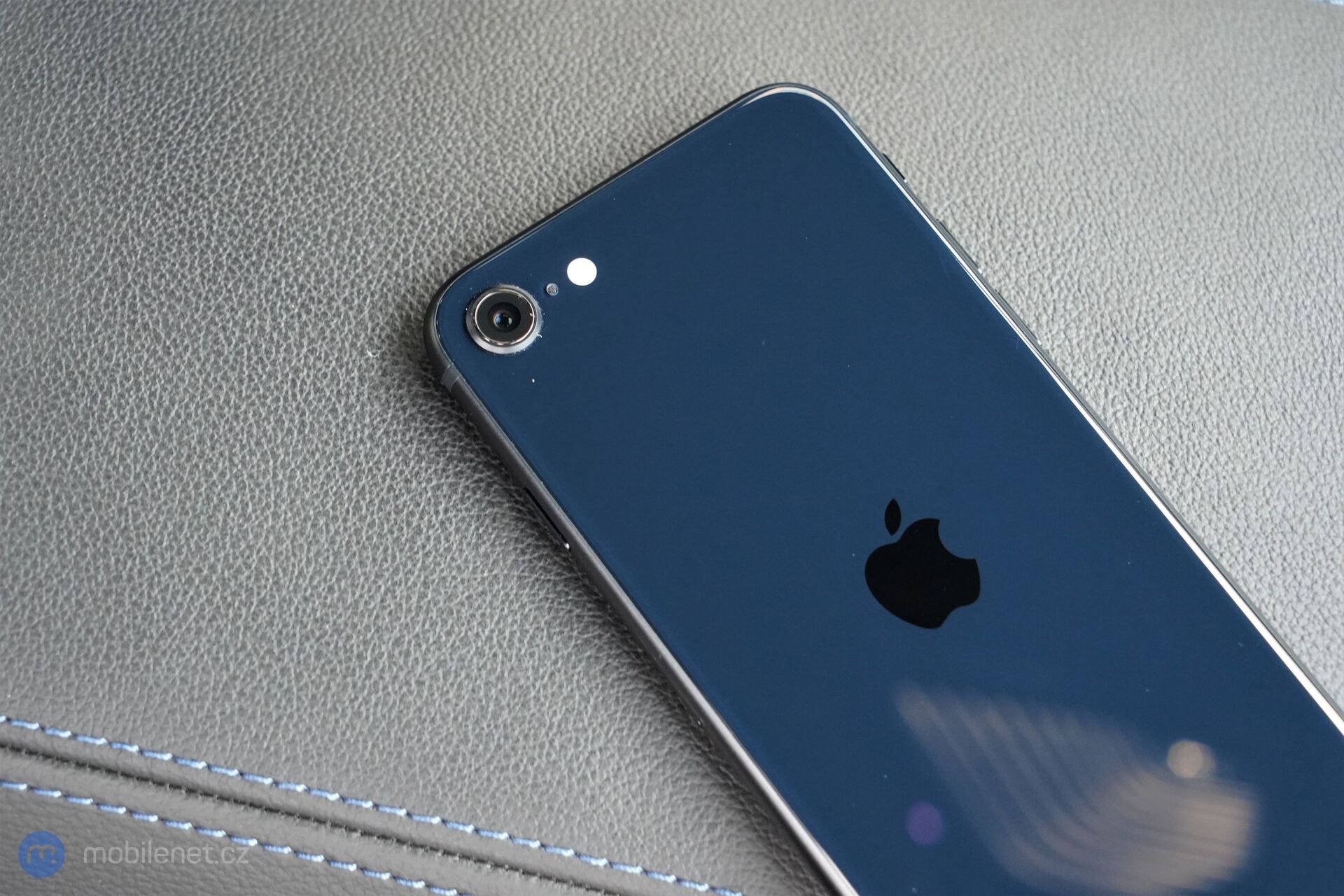 Apple iPhone SE (2022)