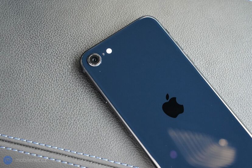 Apple iPhone SE (2022)