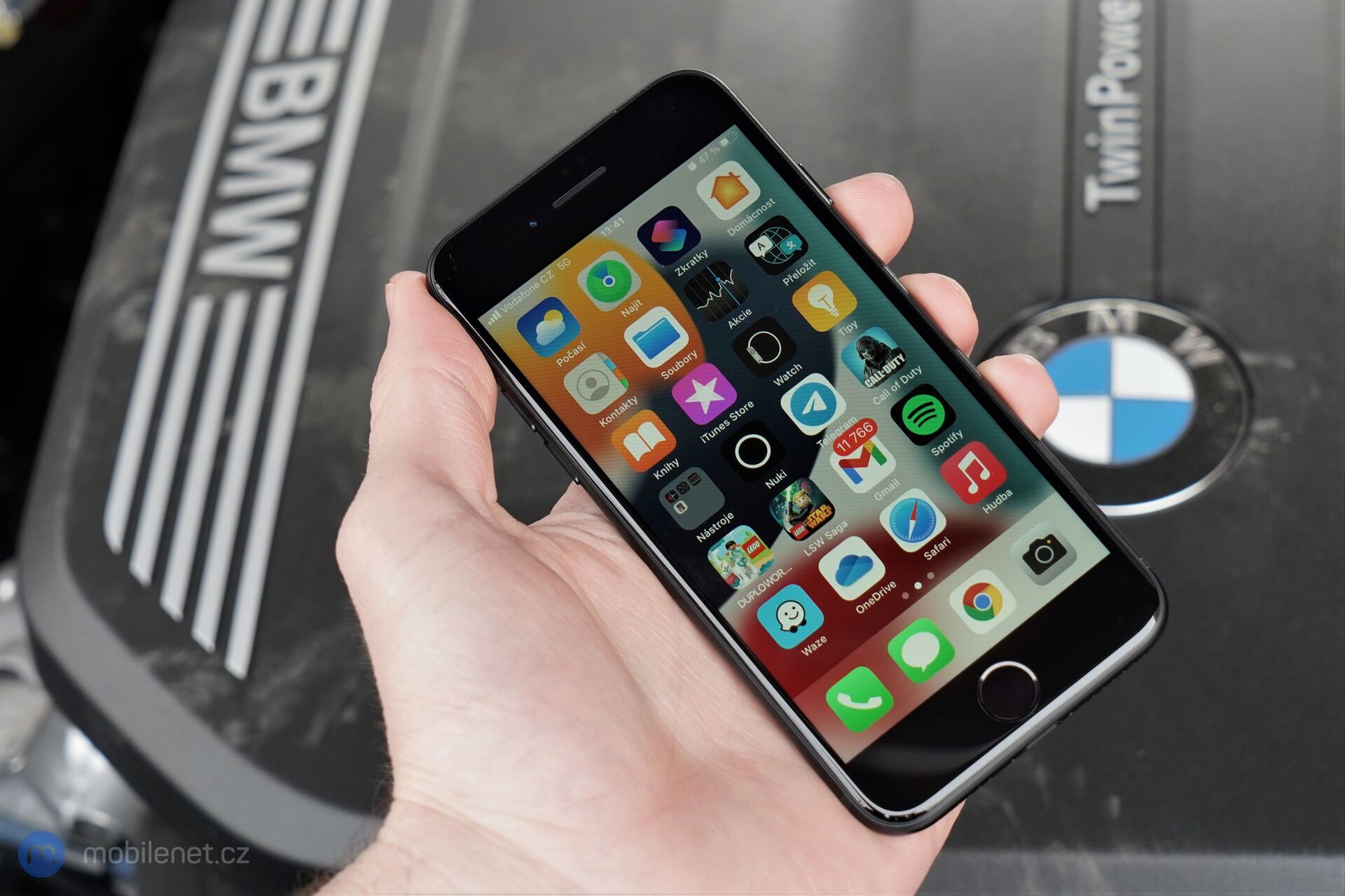 Apple iPhone SE (2022)