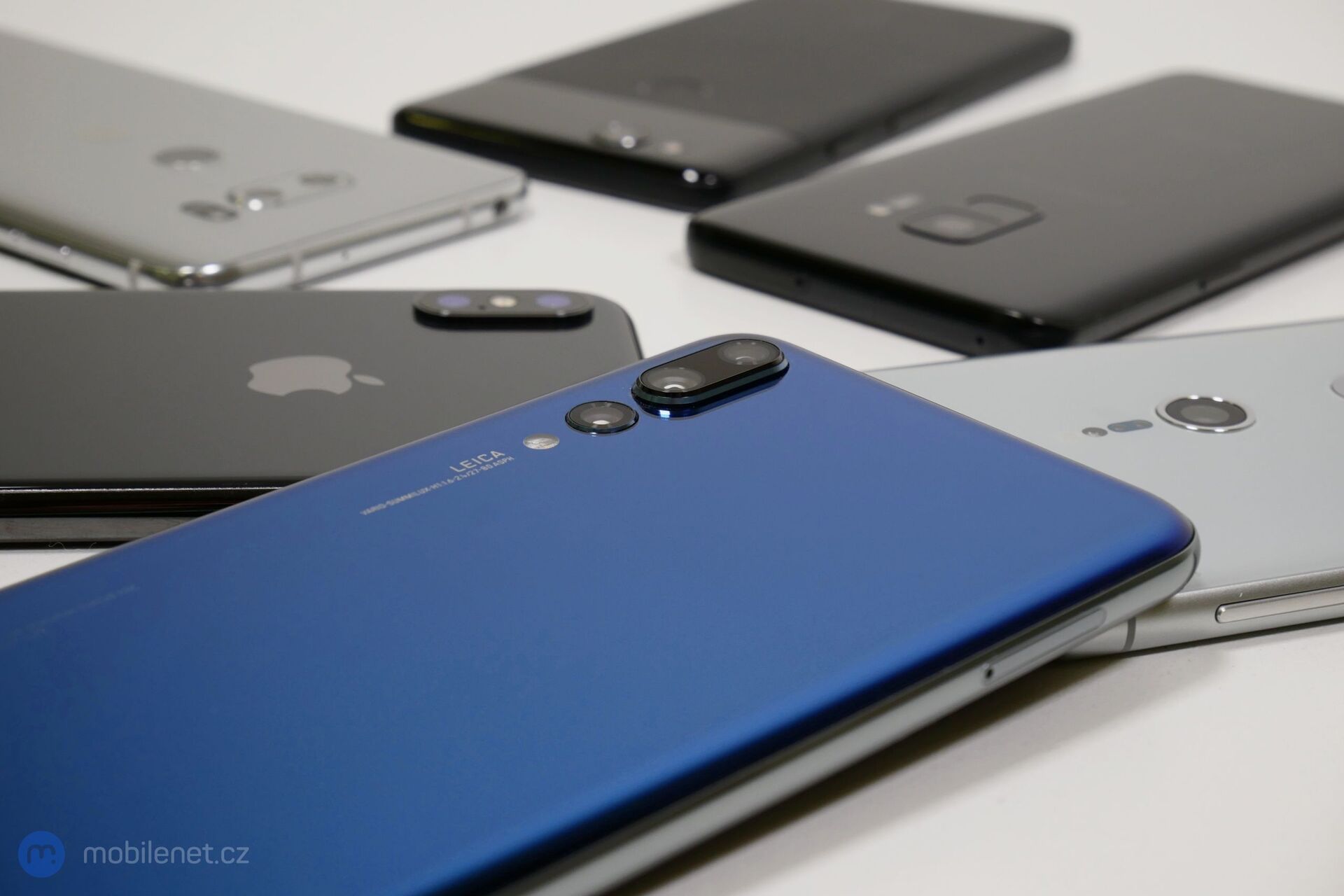 Apple iPhone X, Google Pixel 2, Huawei P20 Pro, LG V30, Samsung Galaxy S9 a Sony Xperia XZ