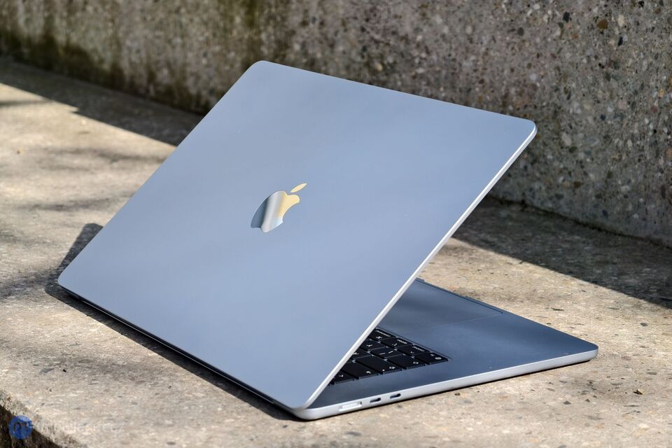 Apple MacBook Air (2025)