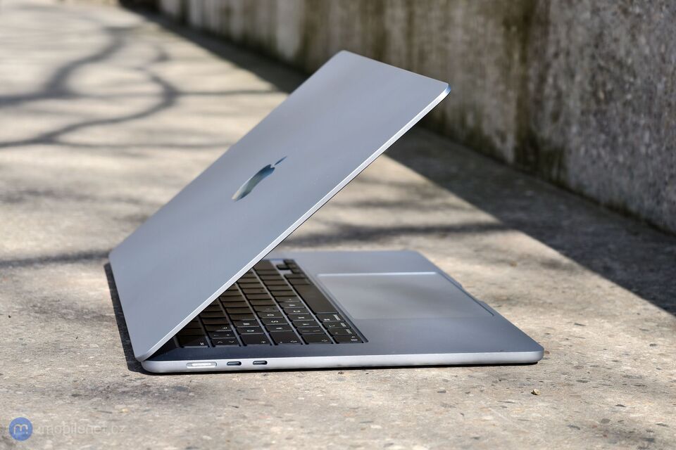 Apple MacBook Air (2025)