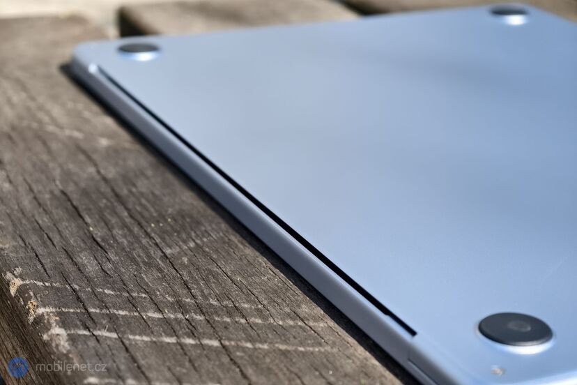 Apple MacBook Air (2025)