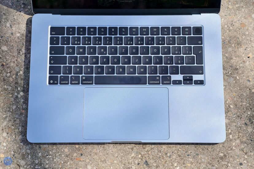 Apple MacBook Air (2025)