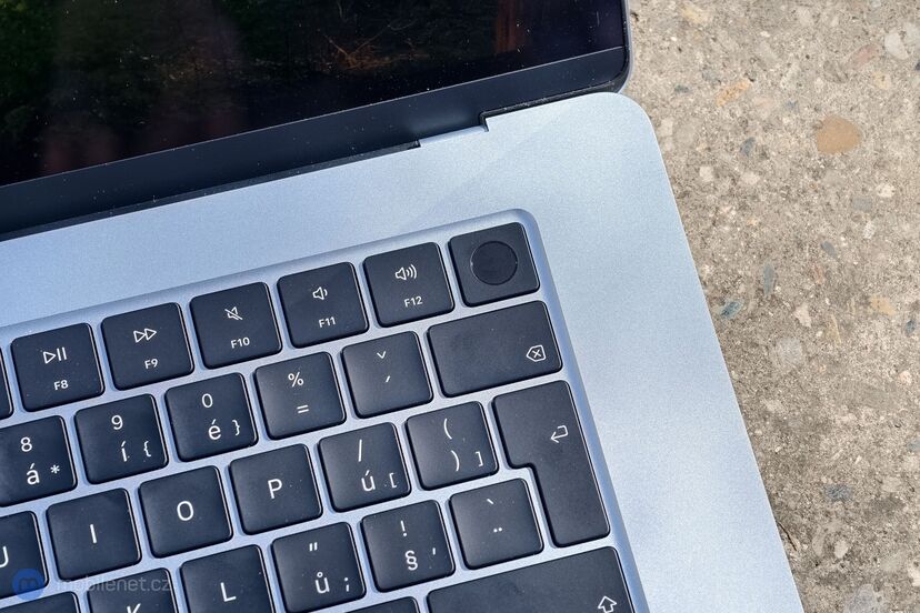 Apple MacBook Air (2025)