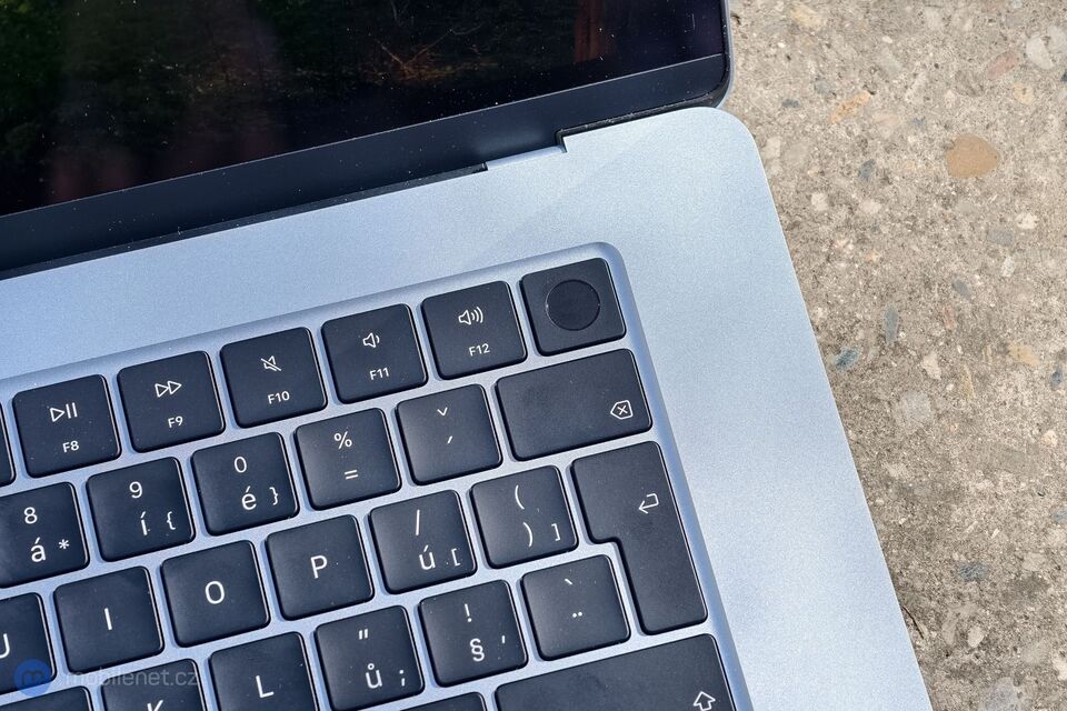 Apple MacBook Air (2025)