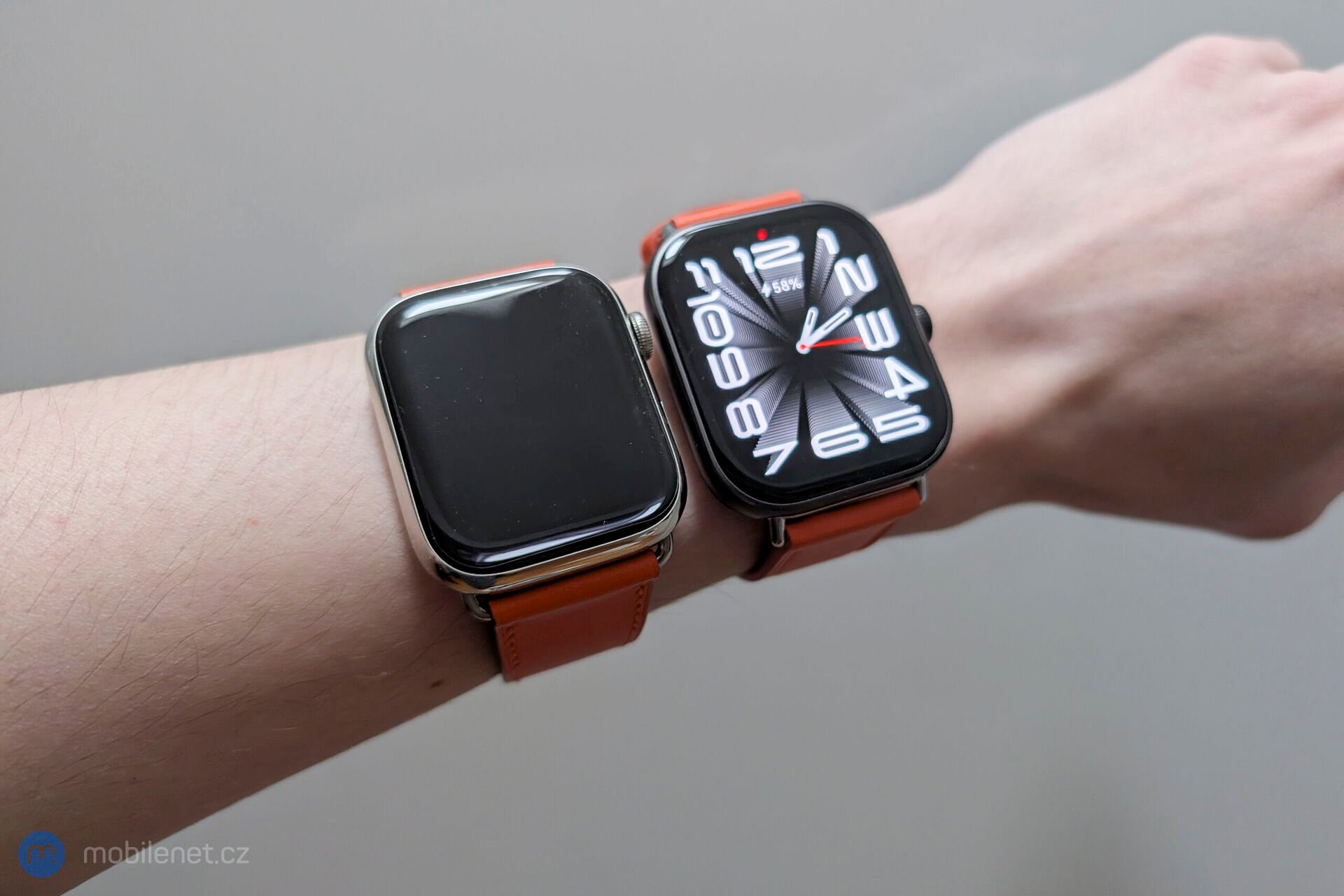 Apple Watch Series 7 Hermès a Redmi Watch 5