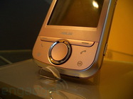 Asus P320: komunikátor s GPS a Wi-Fi