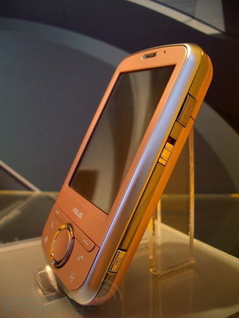 Asus P320: komunikátor s GPS a Wi-Fi