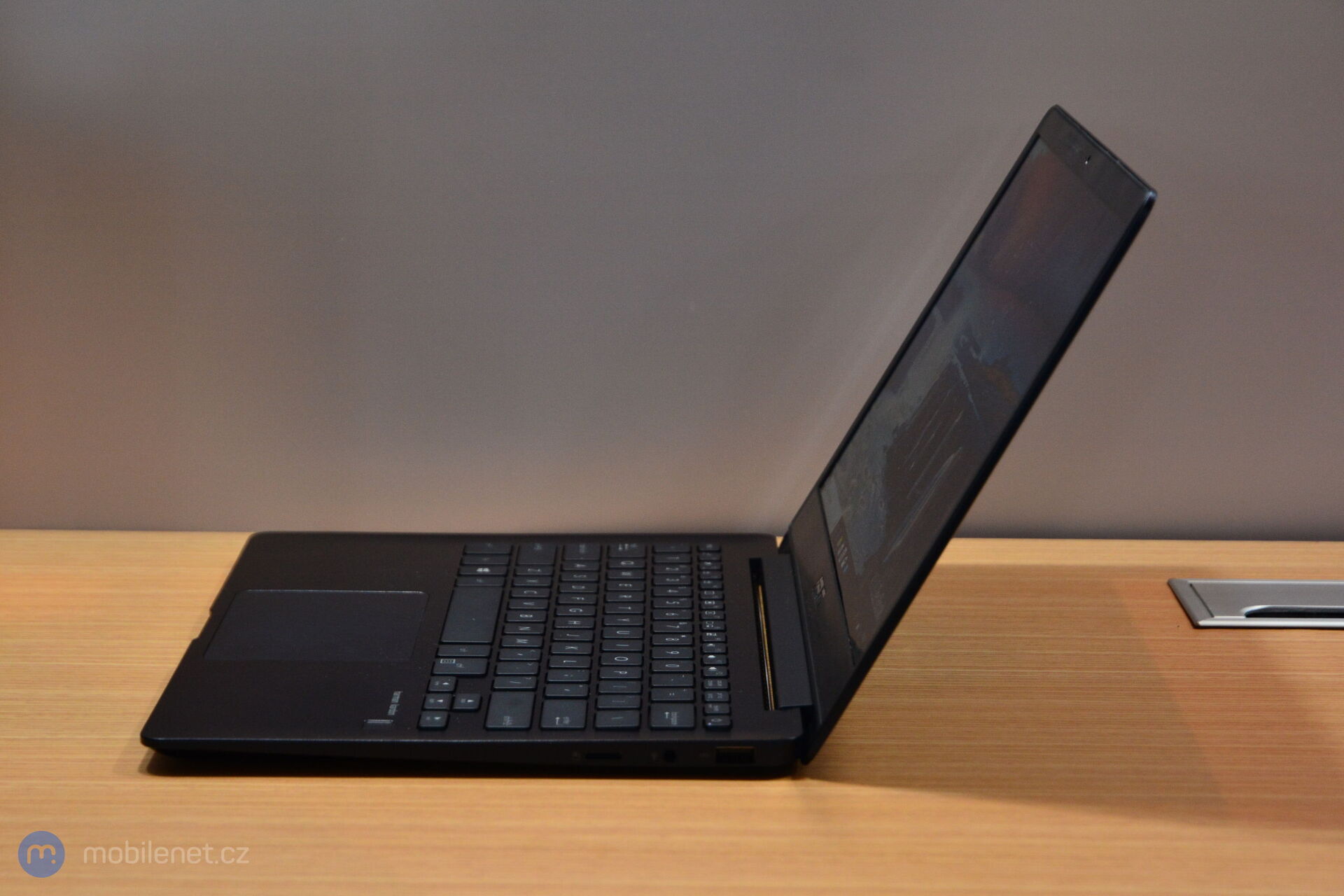 ASUS ZenBook 13 (UX331UAL)