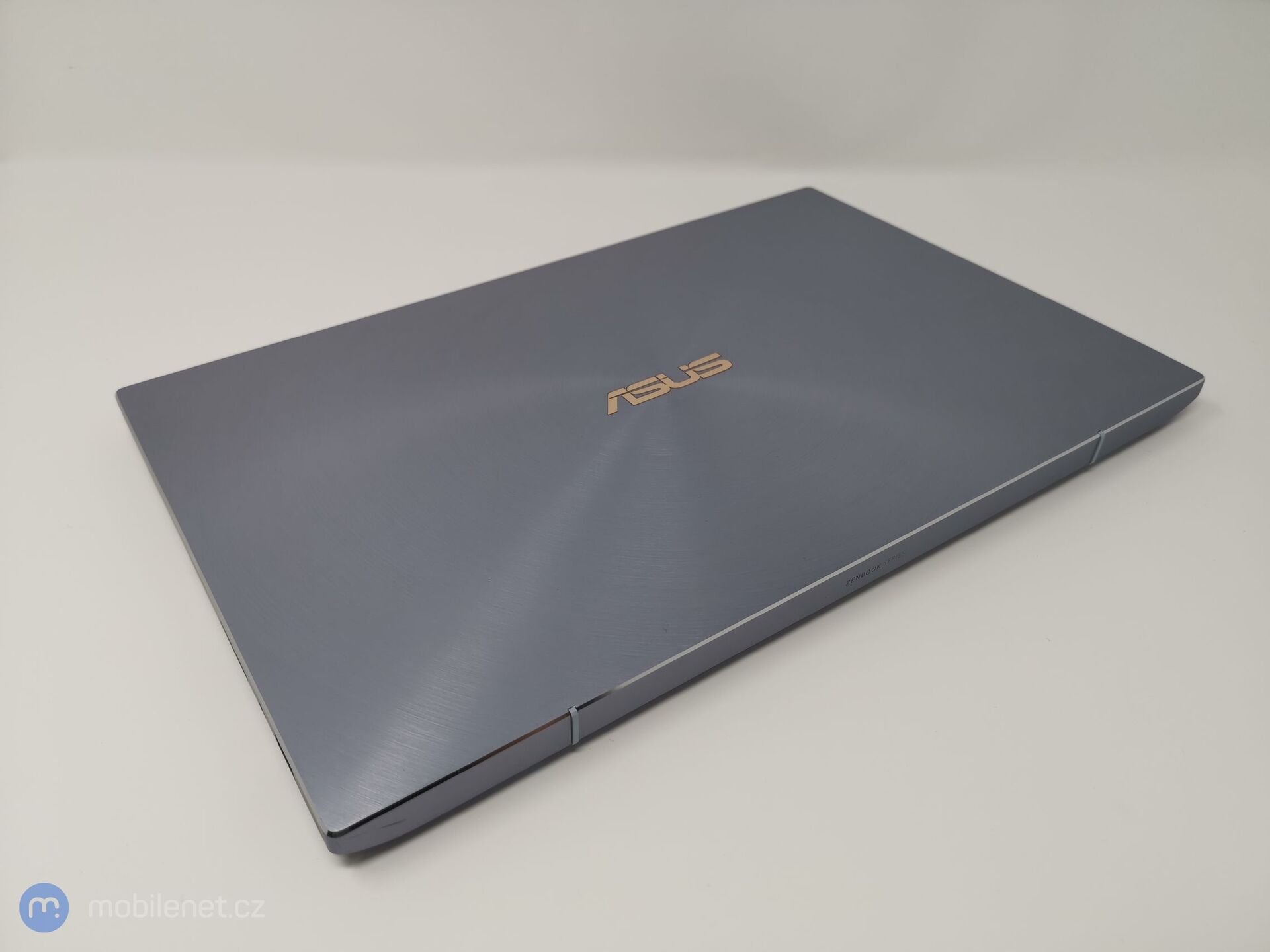 ASUS Zenbook 14 (UX431)