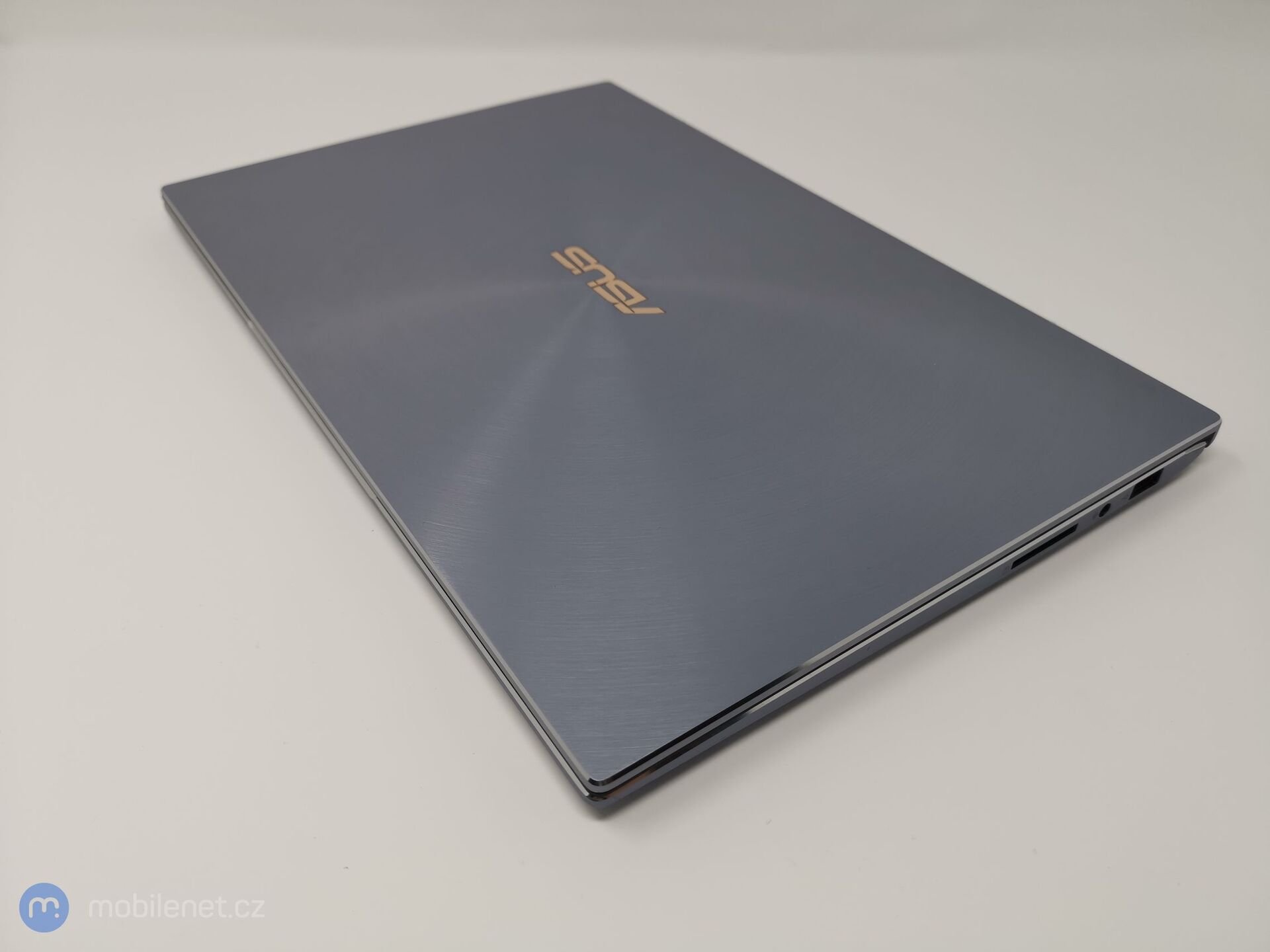 ASUS Zenbook 14 (UX431)