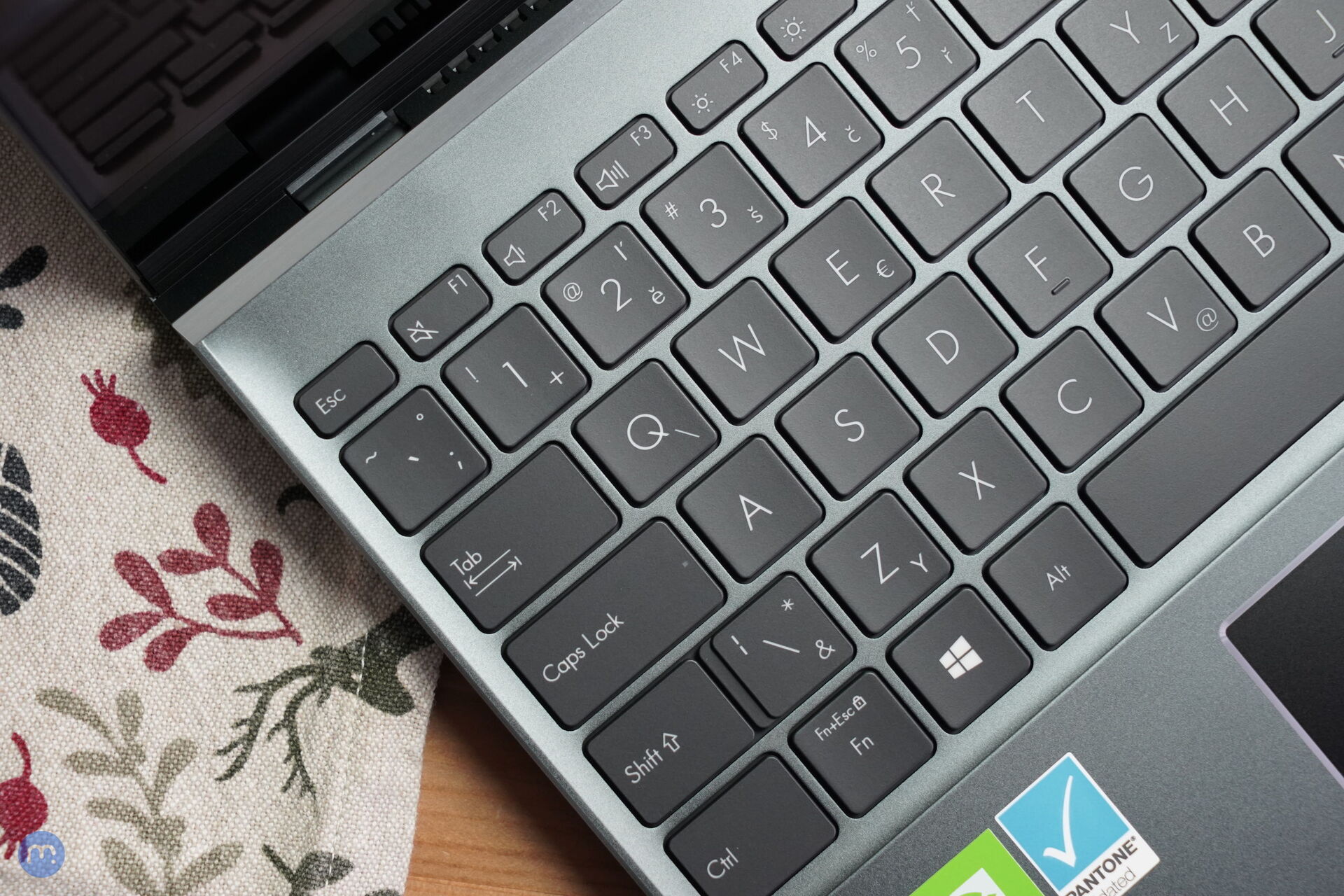 ASUS ZenBook 14X OLED