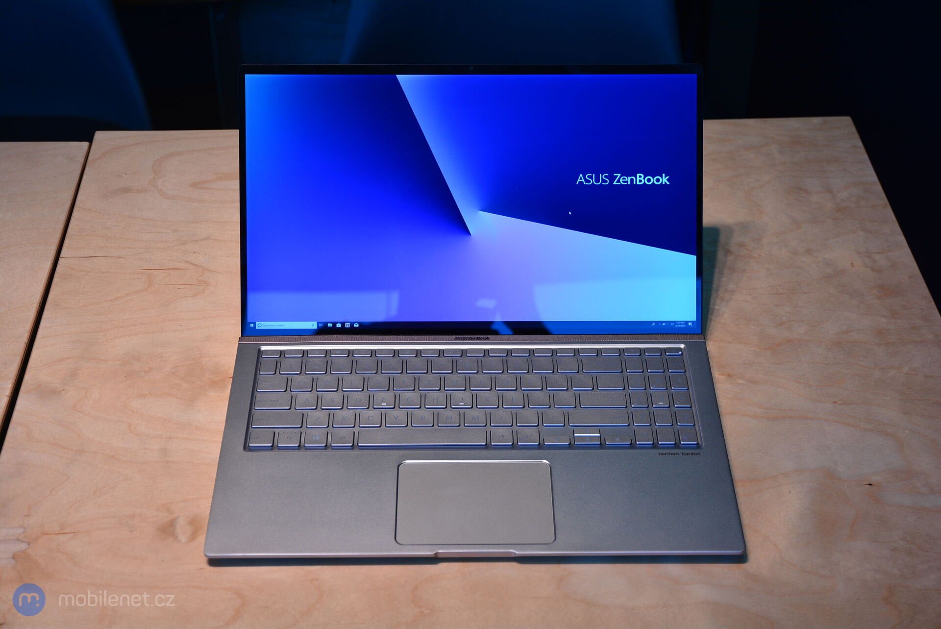 ASUS ZenBook 15 UX533FD