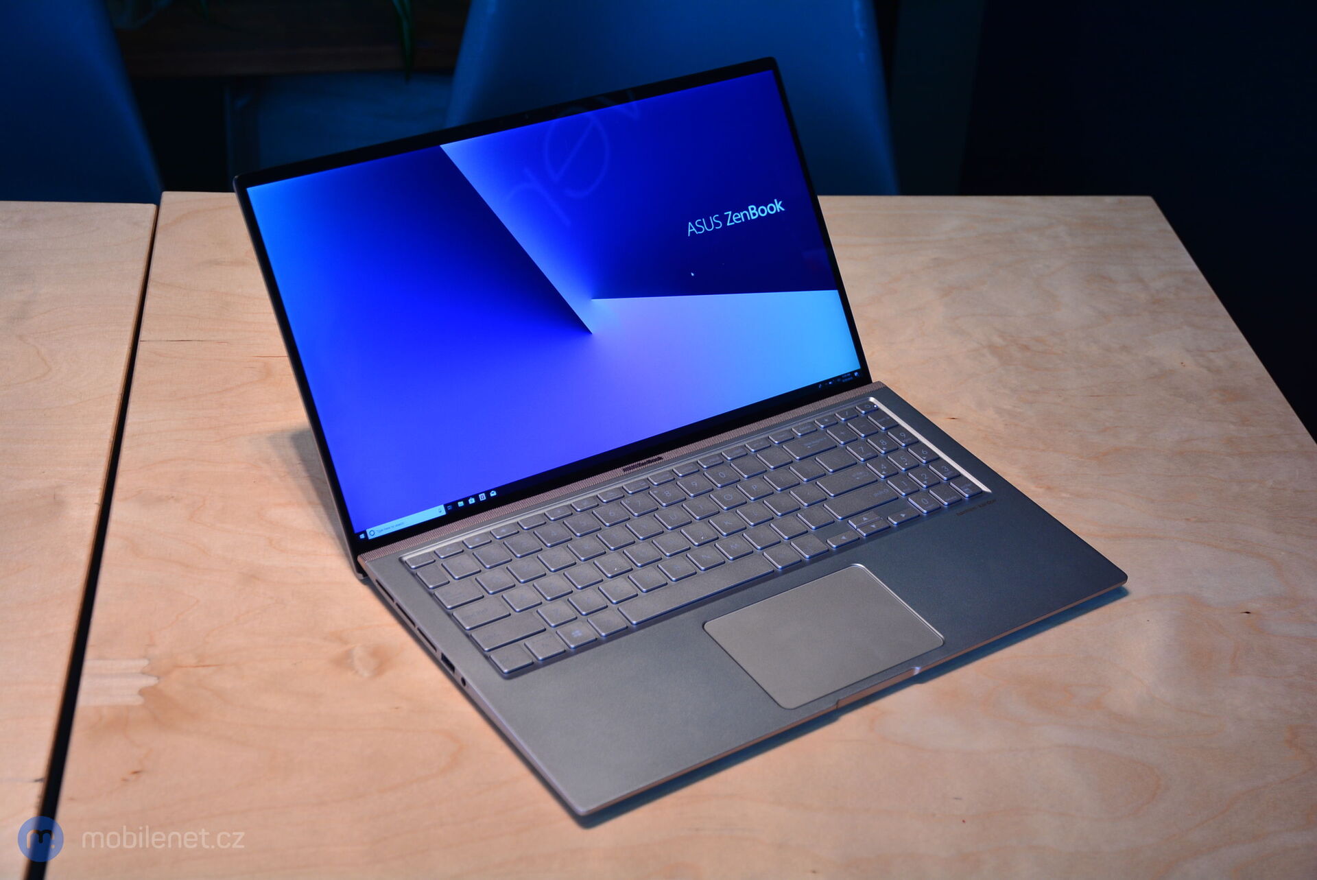 ASUS ZenBook 15 UX533FD