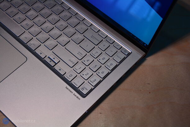 ASUS ZenBook 15 UX533FD