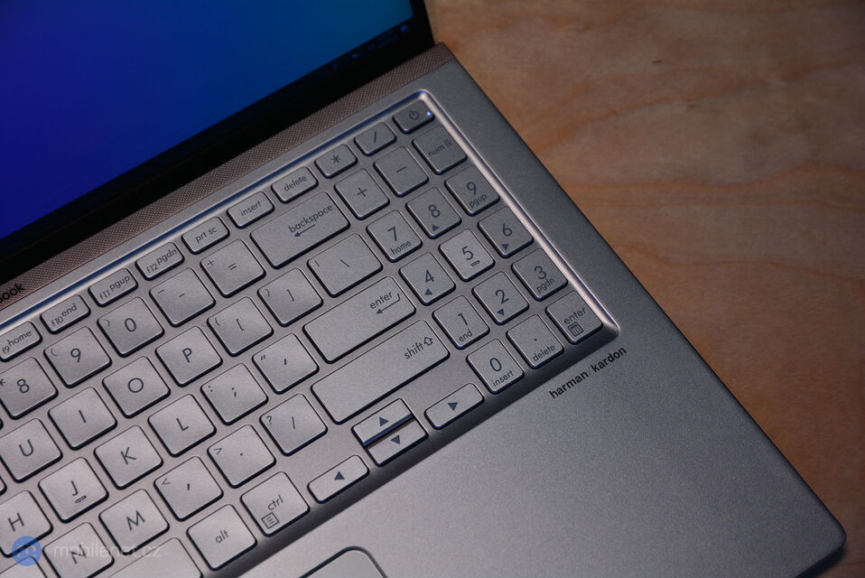 ASUS ZenBook 15 UX533FD