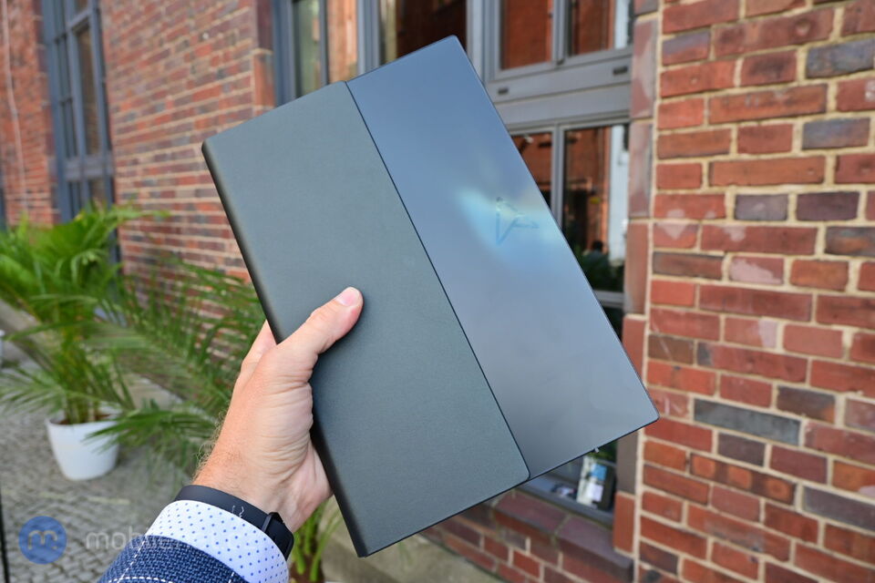 ASUS ZenBook 17 Fold OLED