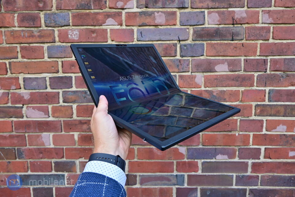 ASUS ZenBook 17 Fold OLED