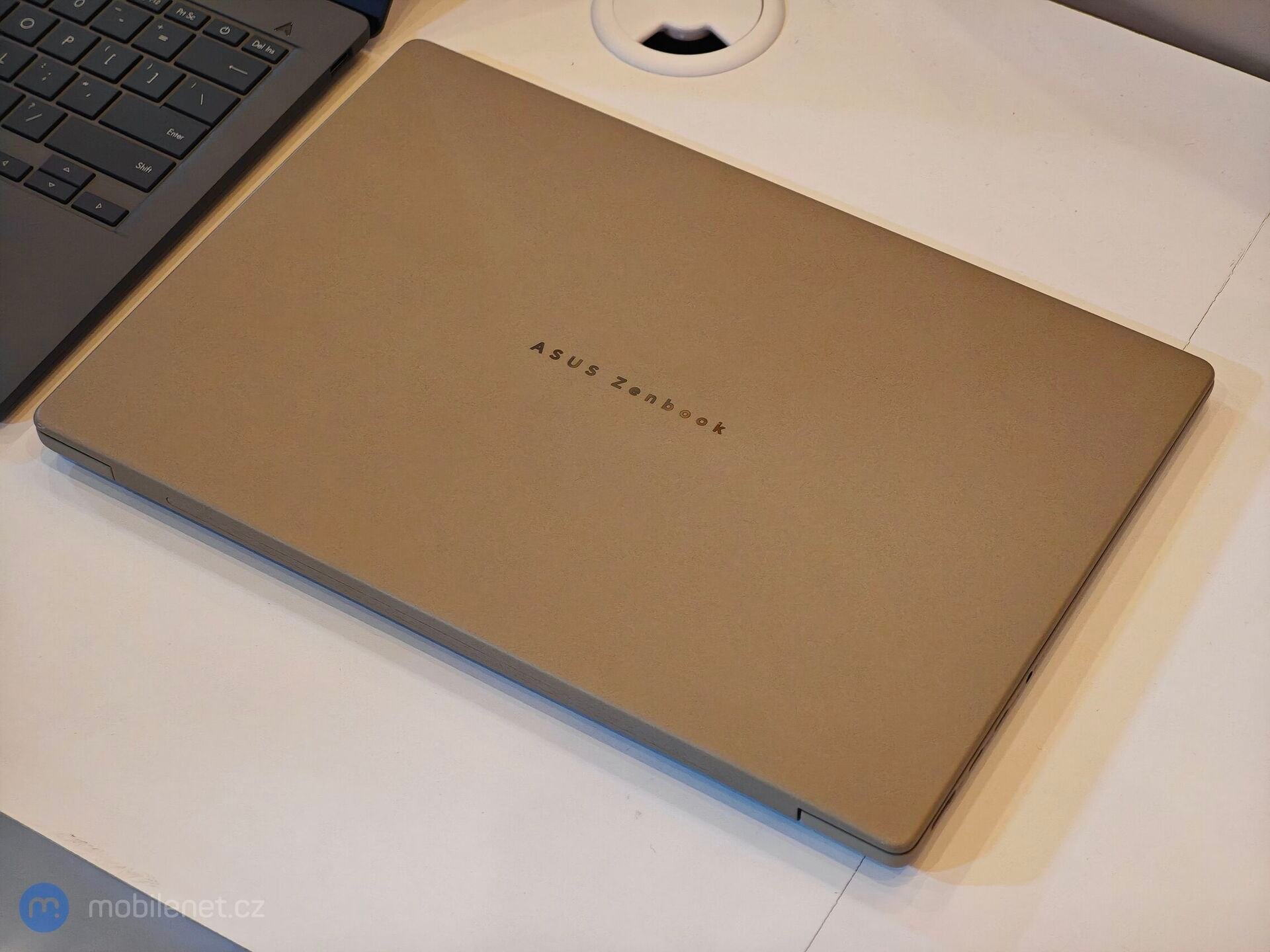 ASUS Zenbook A14