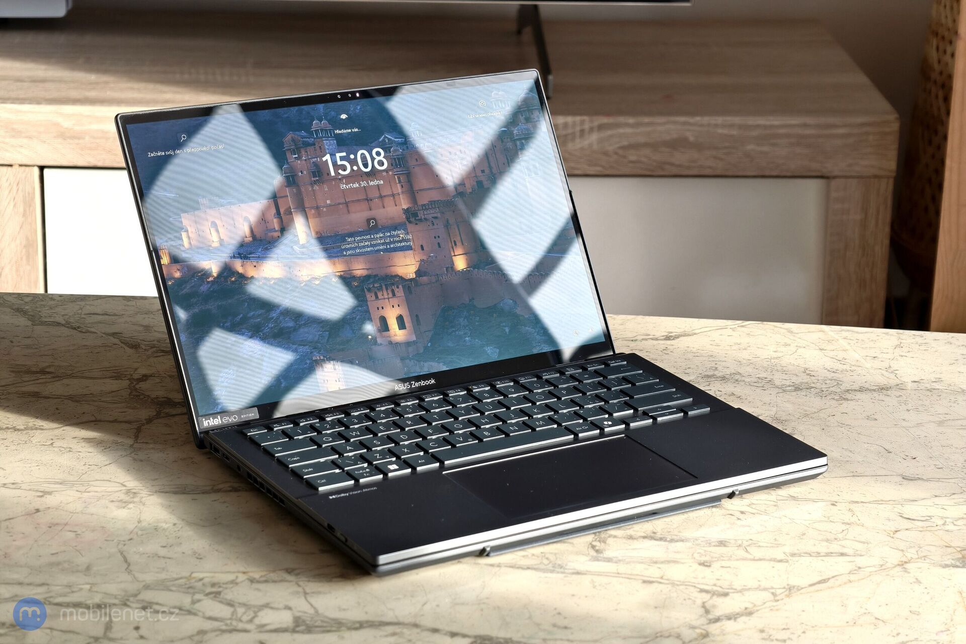 ASUS Zenbook Duo (UX8406)