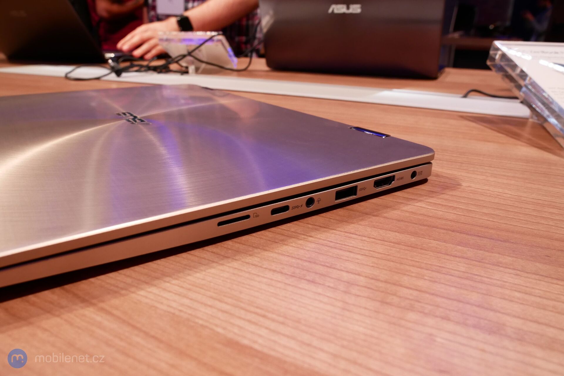 ASUS ZenBook Flip UX461UN