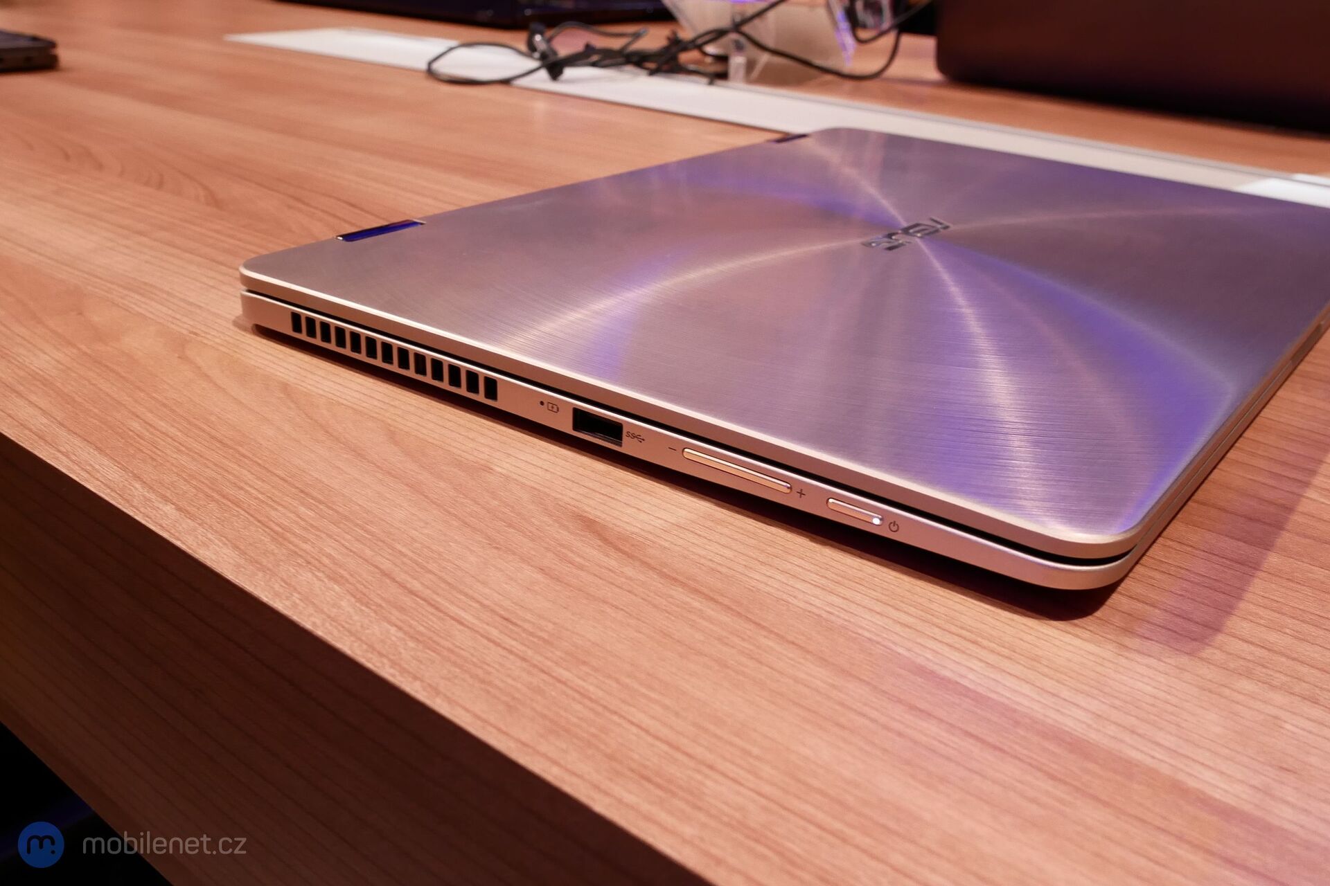 ASUS ZenBook Flip UX461UN