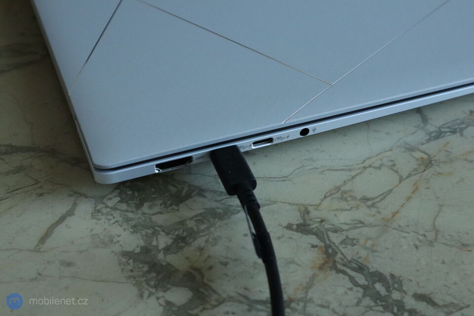 ASUS Zenbook S 16 (UM5606)