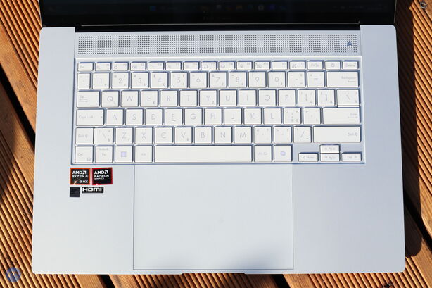 ASUS Zenbook S 16 (UM5606)