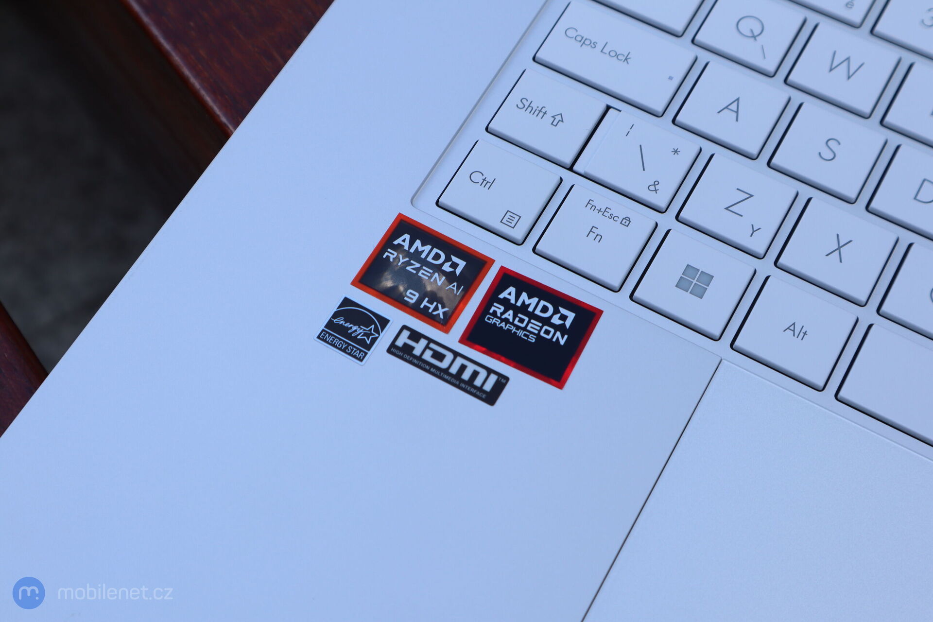 ASUS Zenbook S 16 (UM5606)