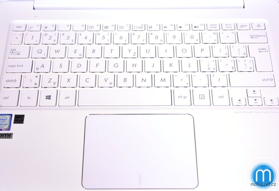 ASUS Zenbook UX305CA