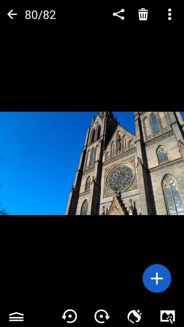 ASUS ZenFone 2 Deluxe Special Edition