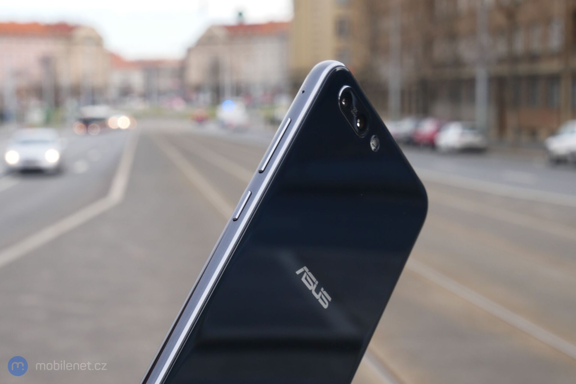 ASUS ZenFone 4 Pro
