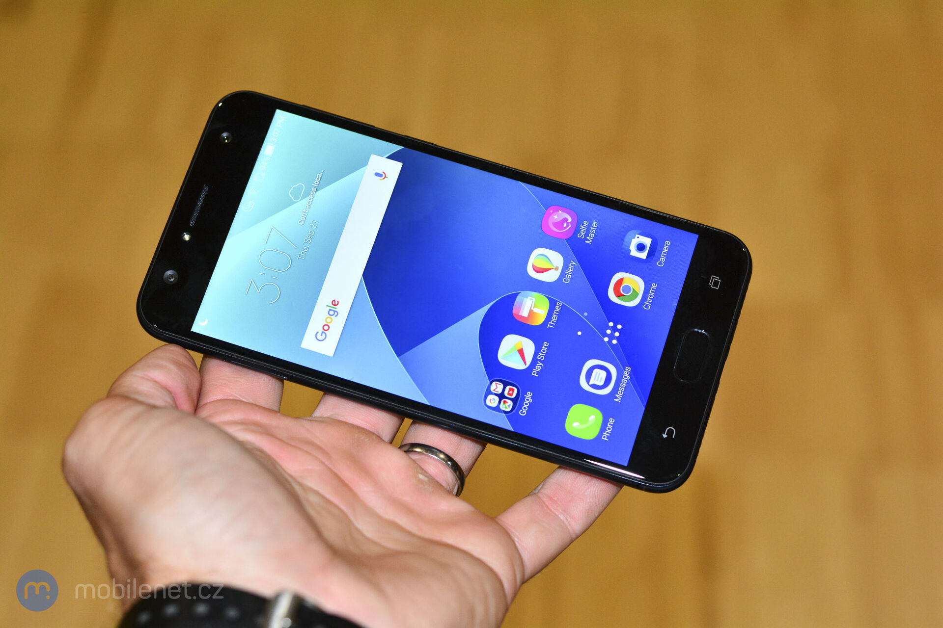 ASUS ZenFone 4 Selfie Pro