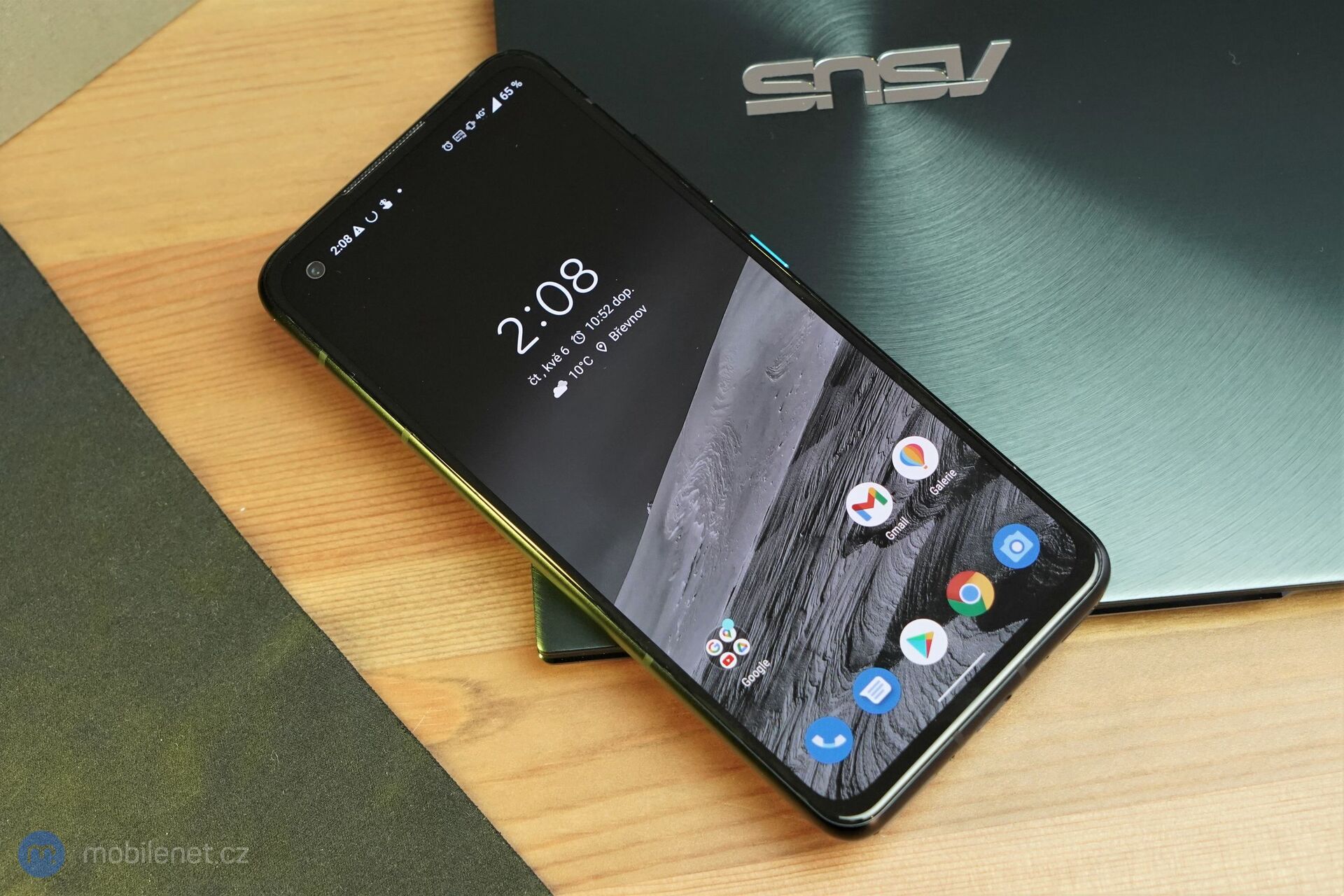 ASUS ZenFone 8