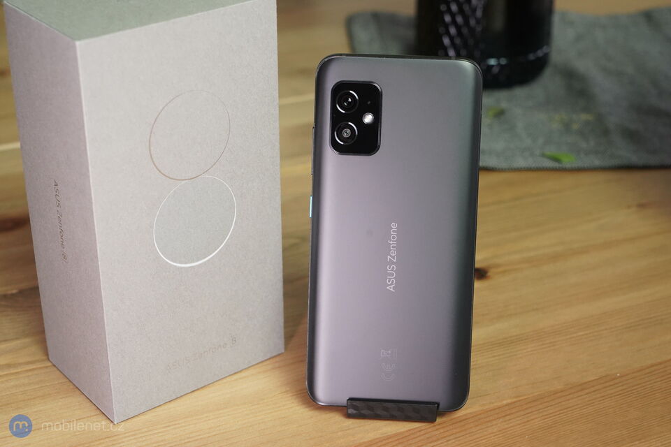ASUS ZenFone 8