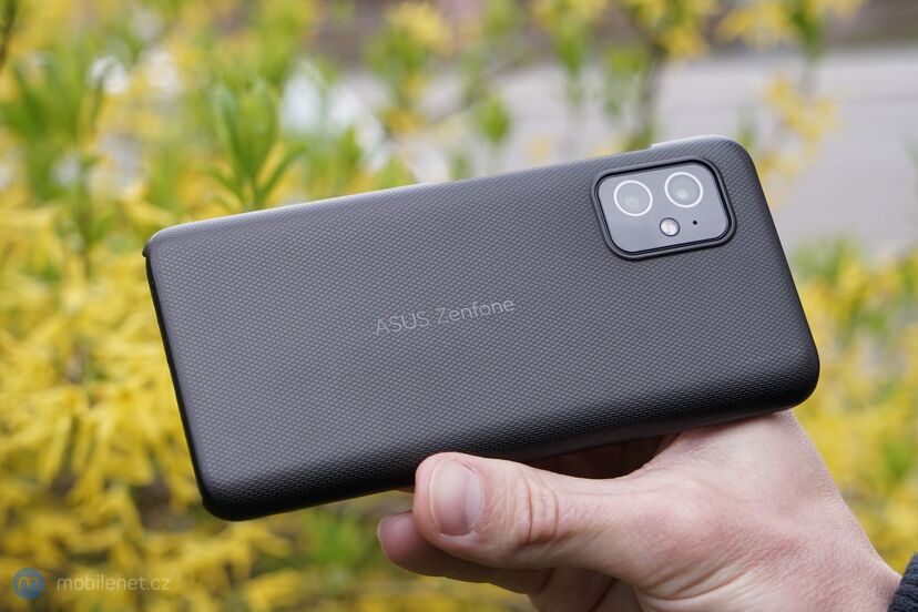 ASUS ZenFone 8