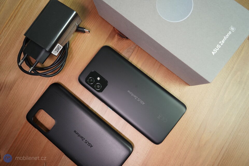 ASUS ZenFone 8