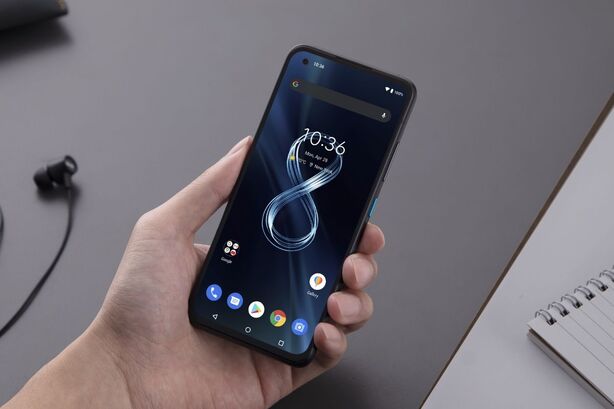 ASUS ZenFone 8