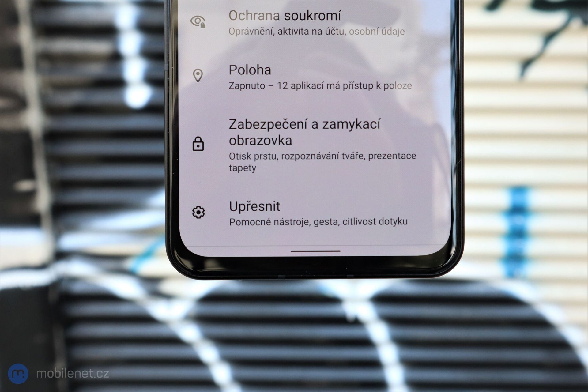 ASUS ZenFone 9