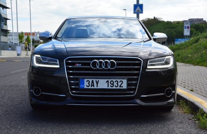 Audi S8