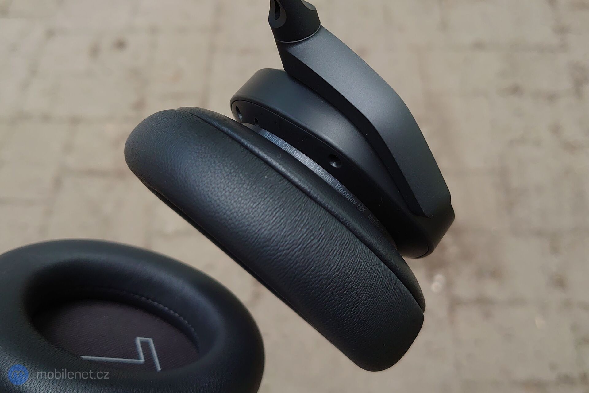 Bang & Olufsen Beoplay HX