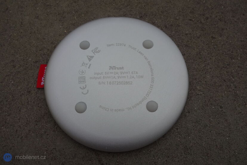 Bezdrátová nabíječka Trust