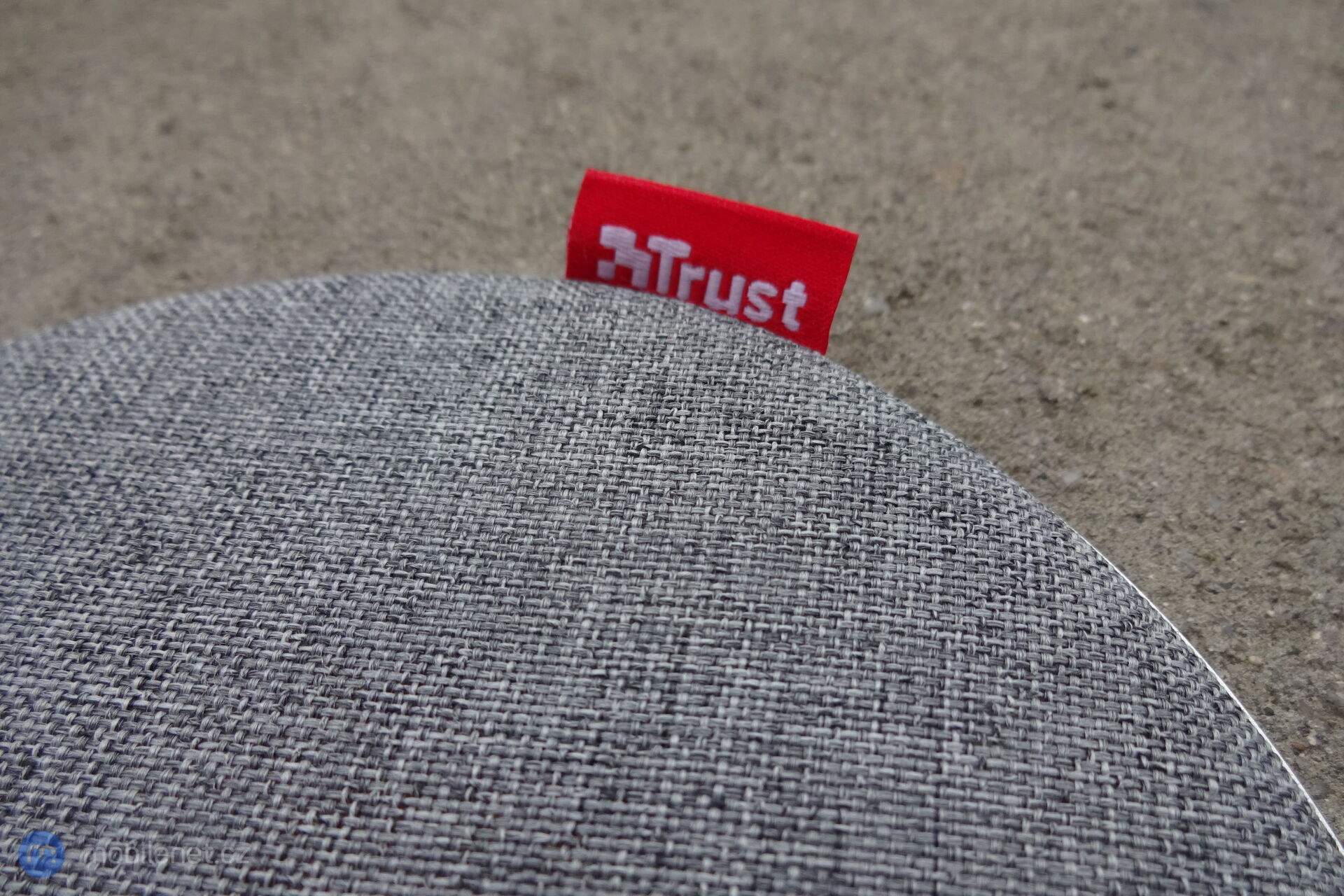 Bezdrátová nabíječka Trust