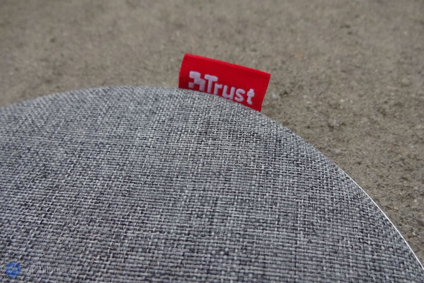 Bezdrátová nabíječka Trust