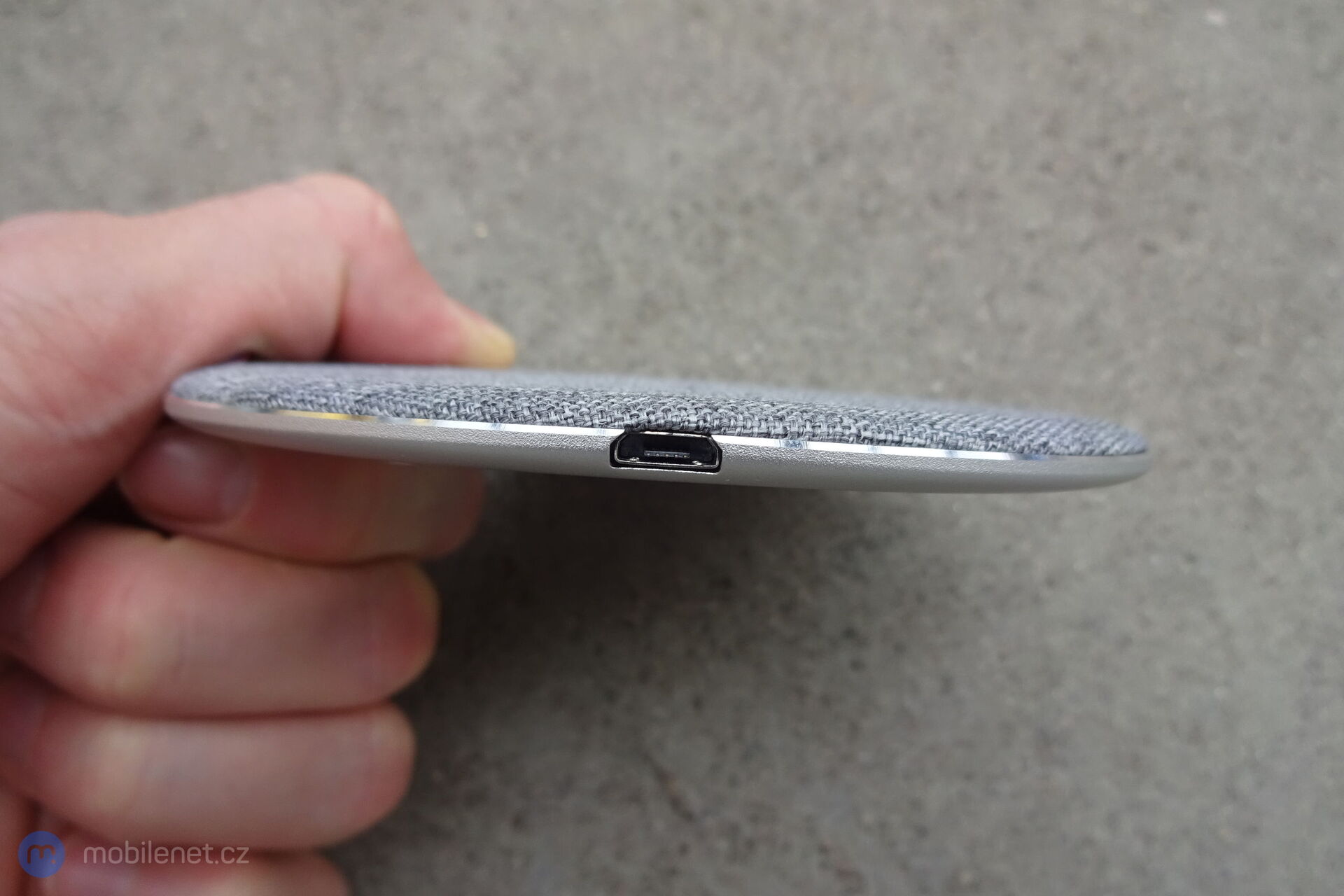 Bezdrátová nabíječka Trust