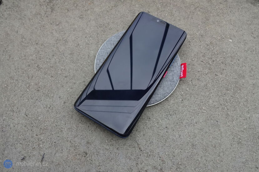 Bezdrátová nabíječka Trust s telefonem Huawei Mate 20 Pro