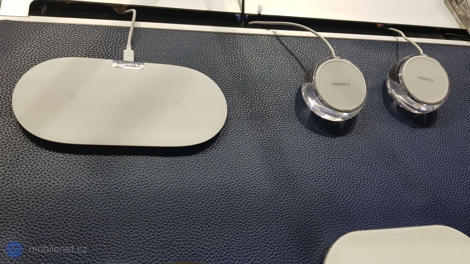 bezdrátové nabíječky Momax na CES Asia 2018